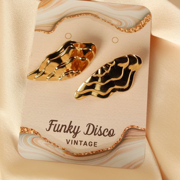 SOLD Vintage Gold Fan Stud Earrings - Picture 4 of 8